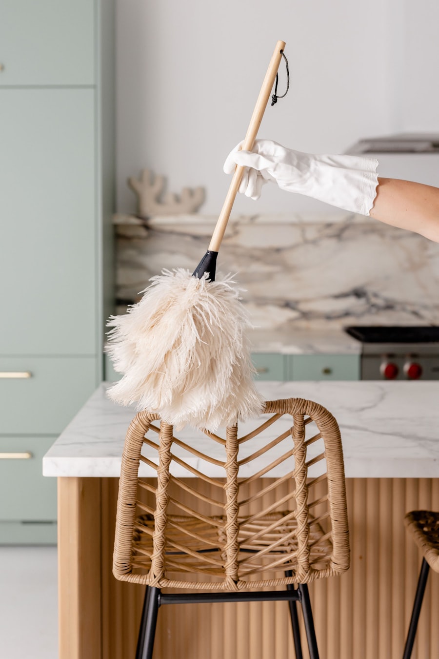 Detail dusting in a kitchen